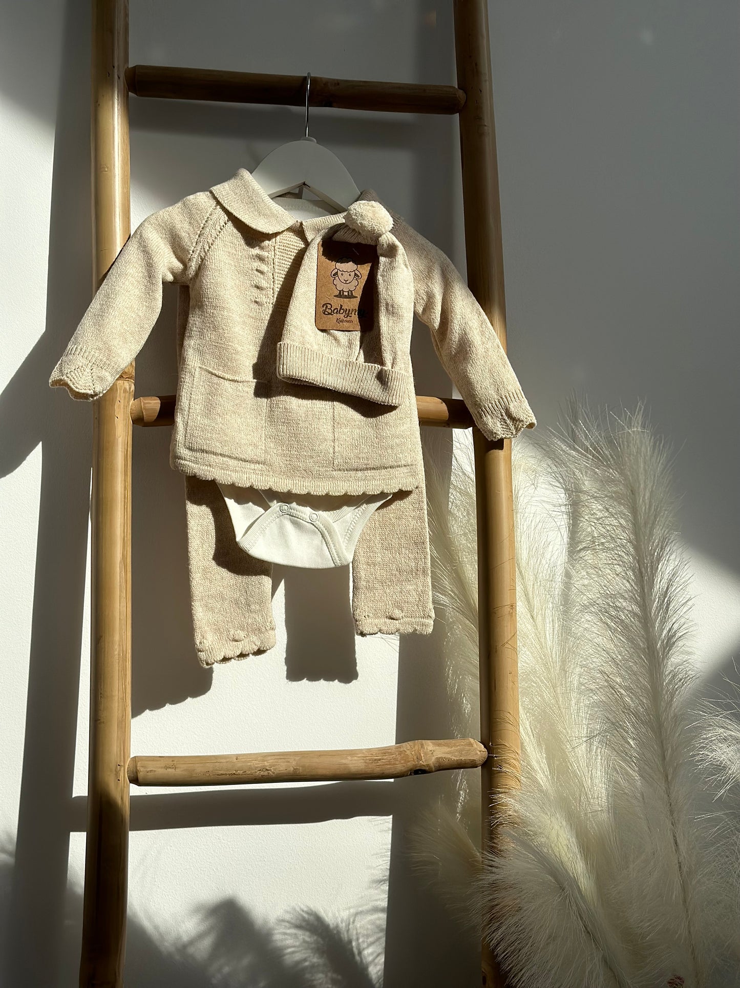Beige wool set